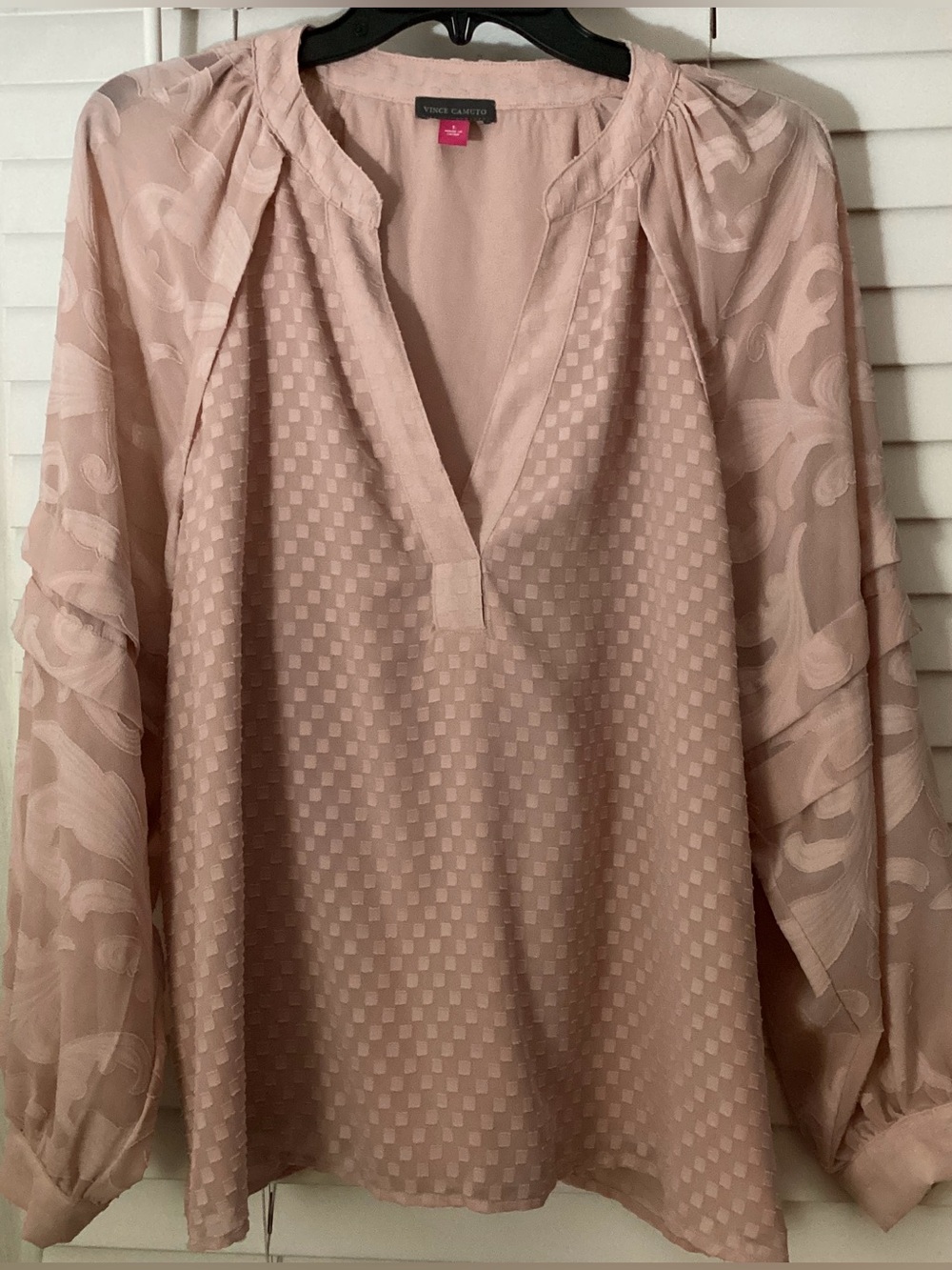 Vince Camuto Pale Pink Blush Textured V-Neck Long Sleeve Blouse Size L